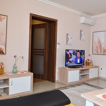 Unicum Apartman Hajduszoboszlo Bagian luar foto