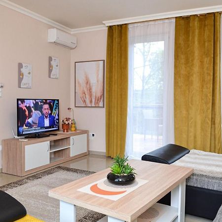 Unicum Apartman Hajduszoboszlo Bagian luar foto