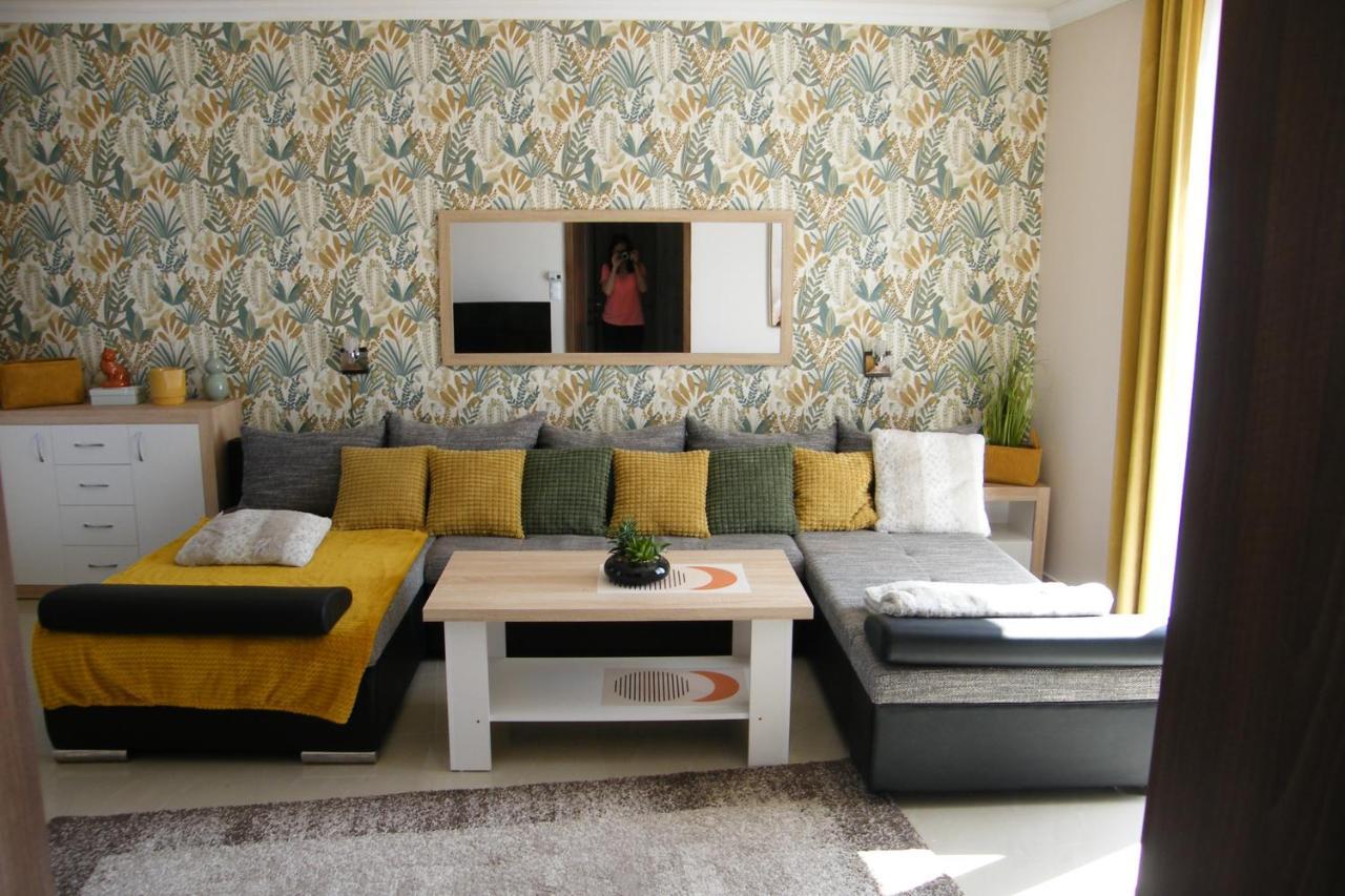 Unicum Apartman Hajduszoboszlo Bagian luar foto