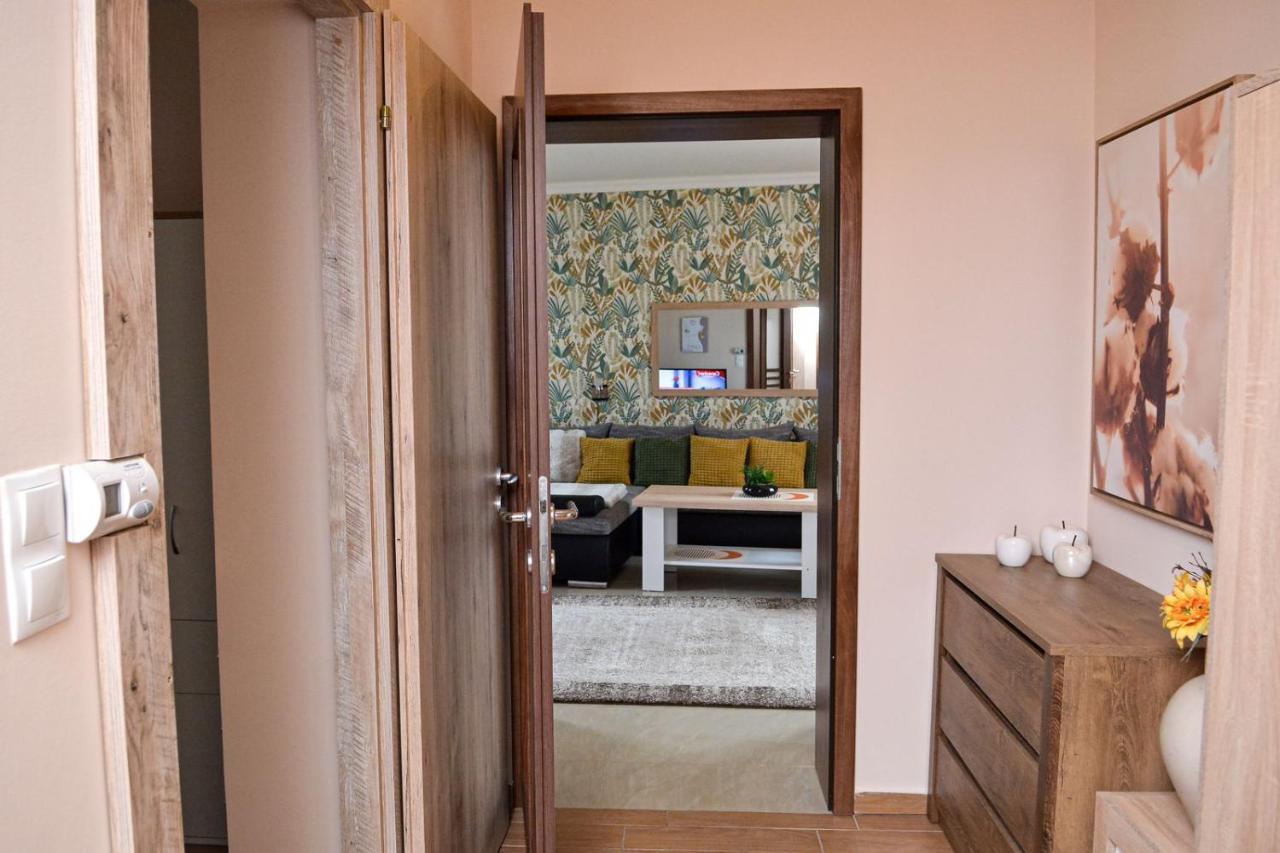 Unicum Apartman Hajduszoboszlo Bagian luar foto