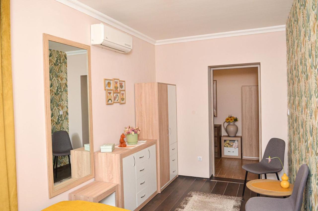 Unicum Apartman Hajduszoboszlo Bagian luar foto