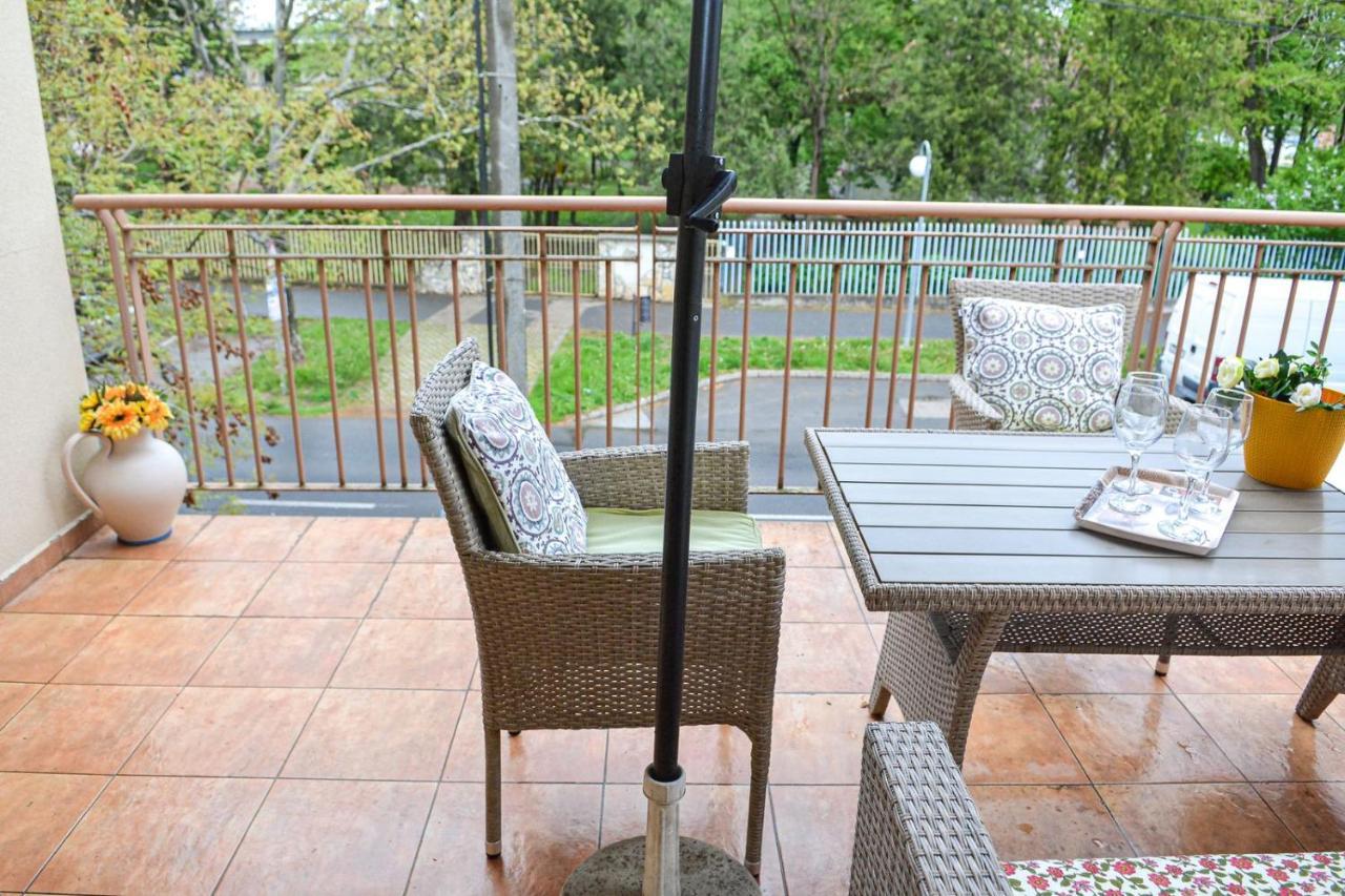 Unicum Apartman Hajduszoboszlo Bagian luar foto