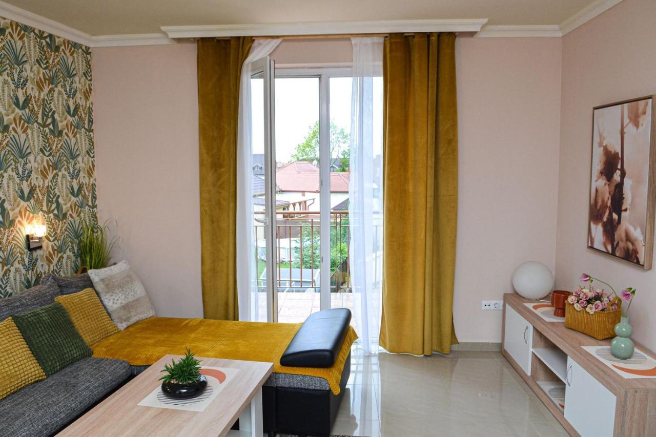 Unicum Apartman Hajduszoboszlo Bagian luar foto