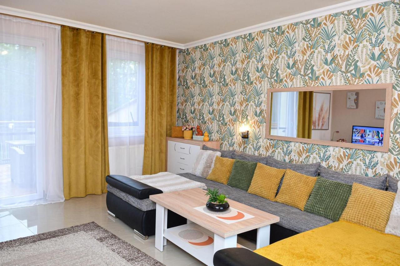 Unicum Apartman Hajduszoboszlo Bagian luar foto