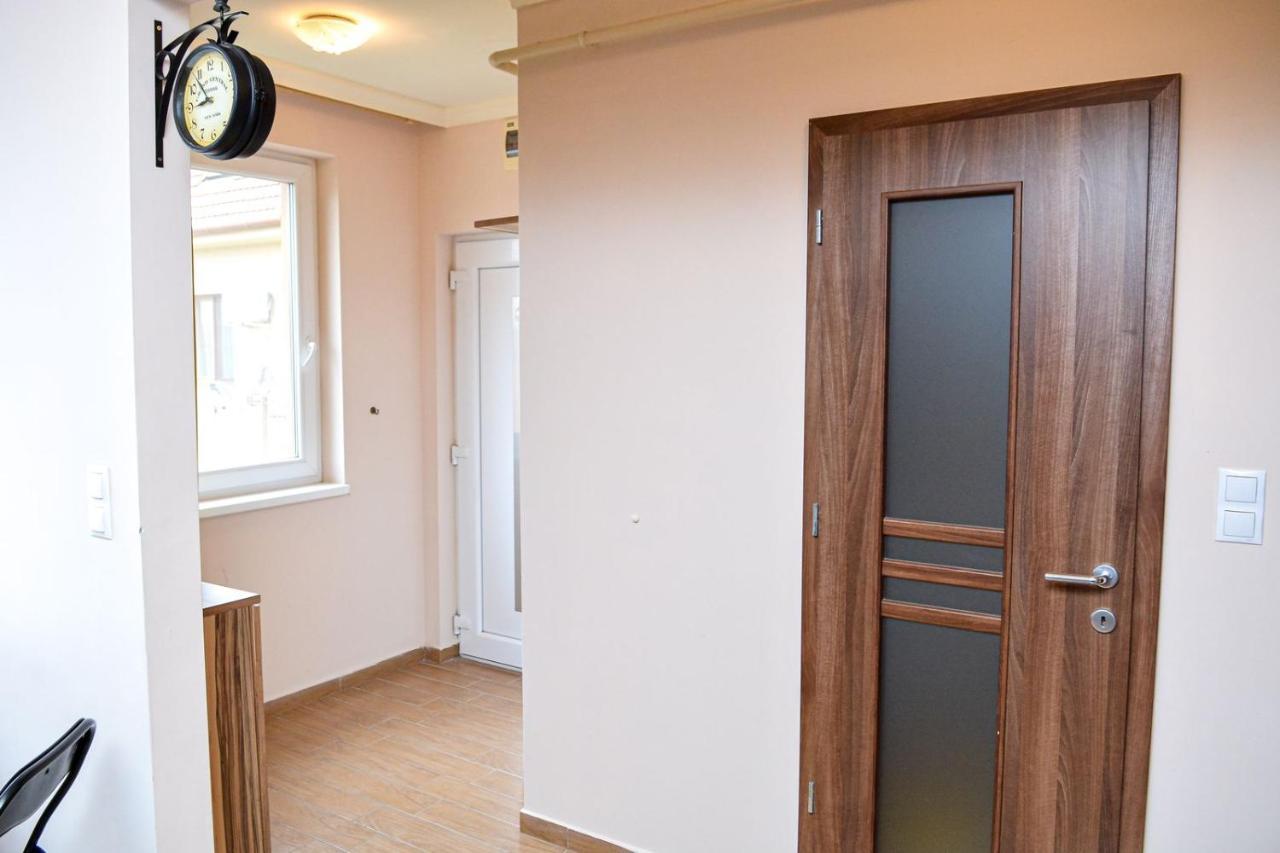 Unicum Apartman Hajduszoboszlo Bagian luar foto
