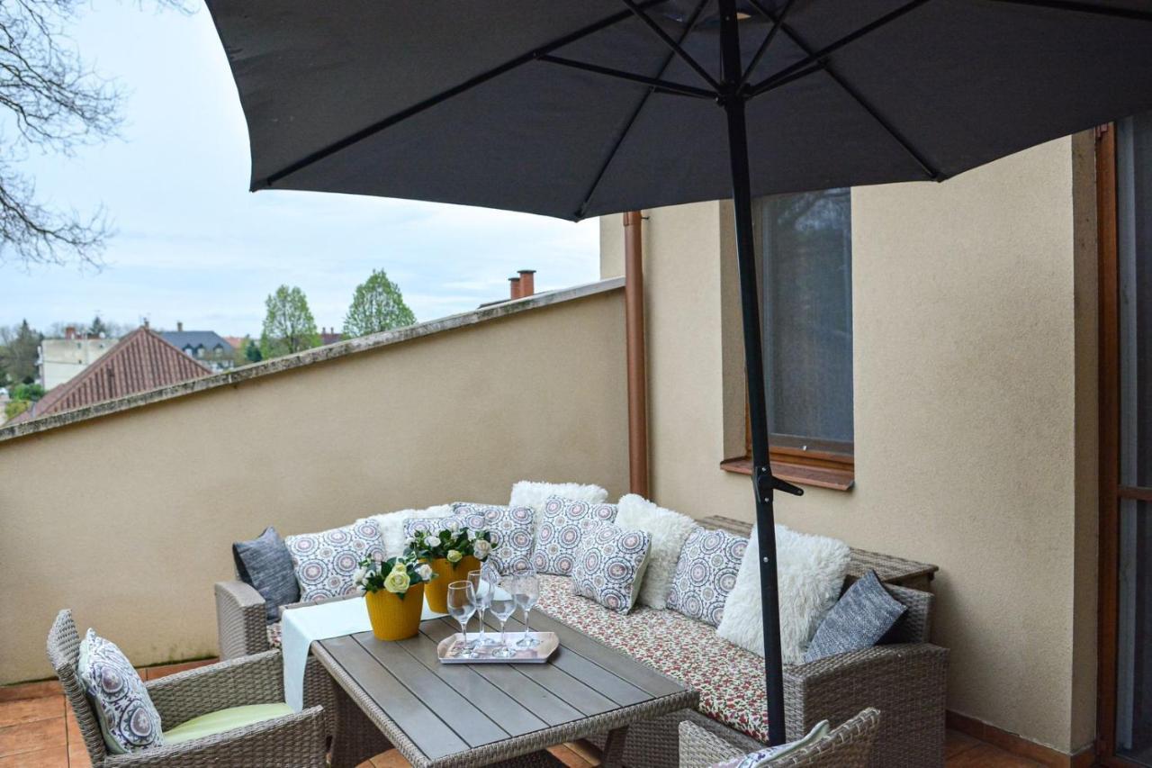 Unicum Apartman Hajduszoboszlo Bagian luar foto