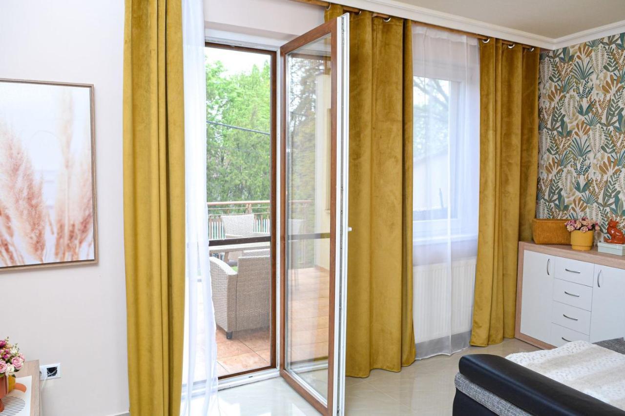 Unicum Apartman Hajduszoboszlo Bagian luar foto