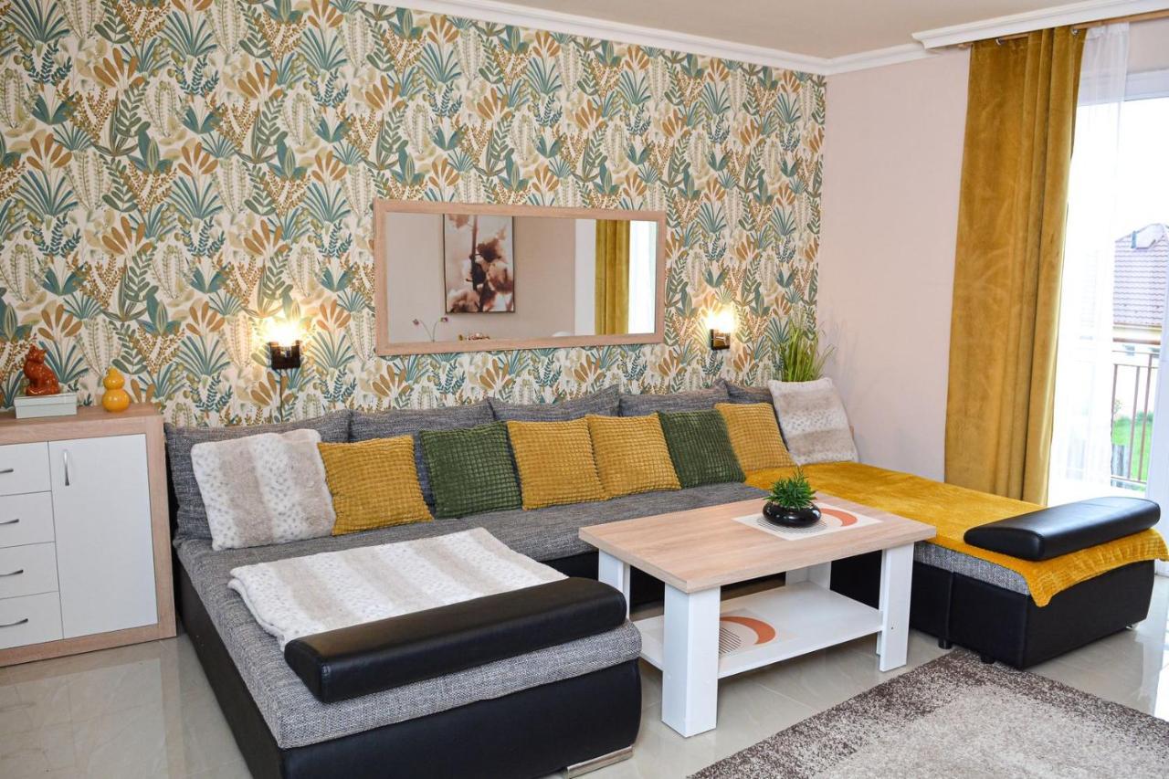 Unicum Apartman Hajduszoboszlo Bagian luar foto