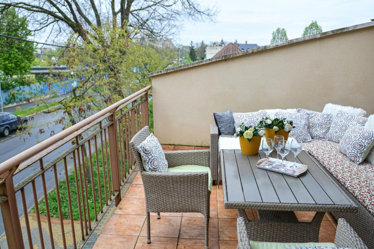 Unicum Apartman Hajduszoboszlo Bagian luar foto