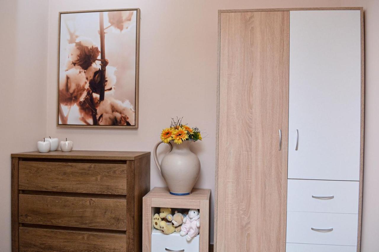 Unicum Apartman Hajduszoboszlo Bagian luar foto